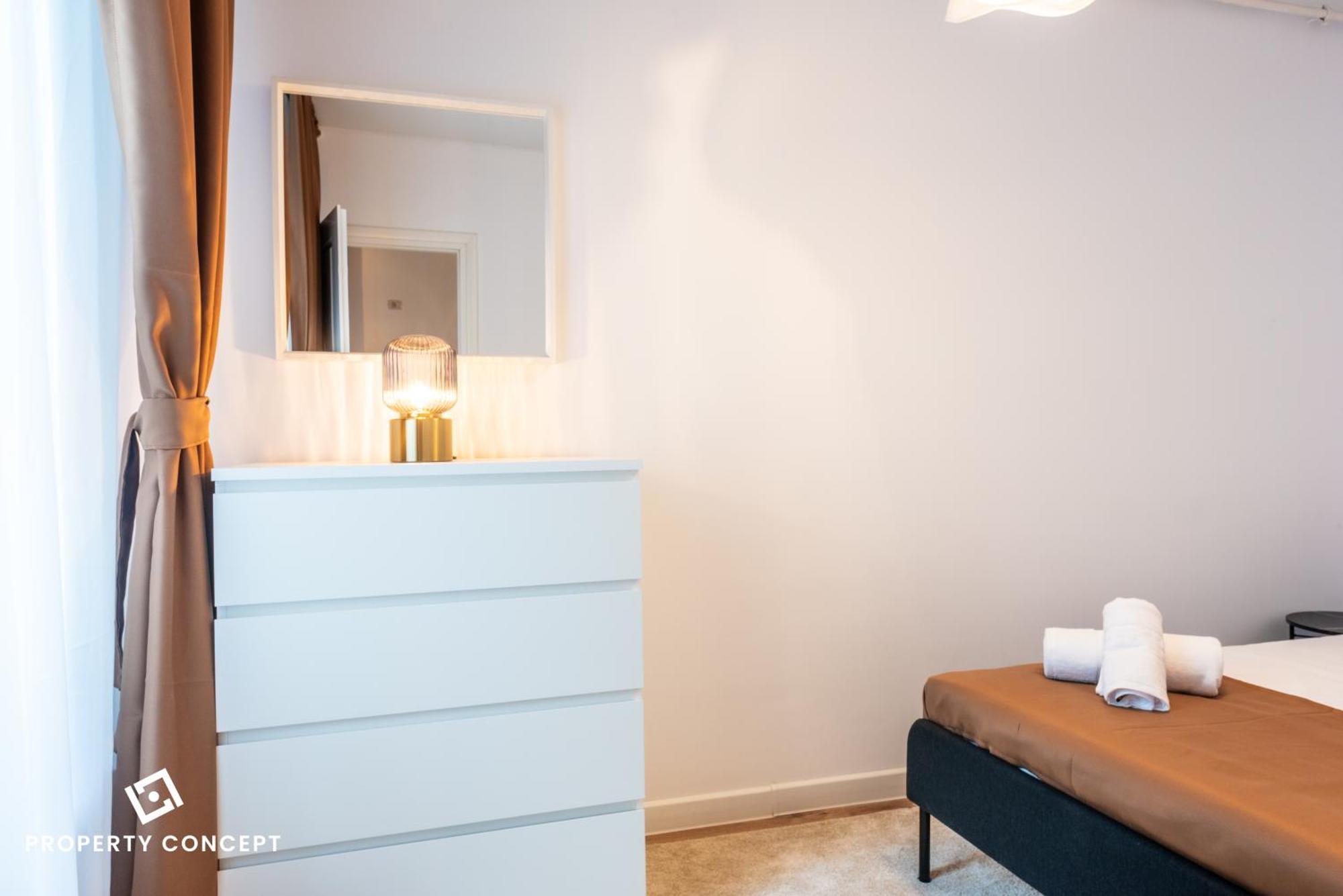 Apartment 911b2 *